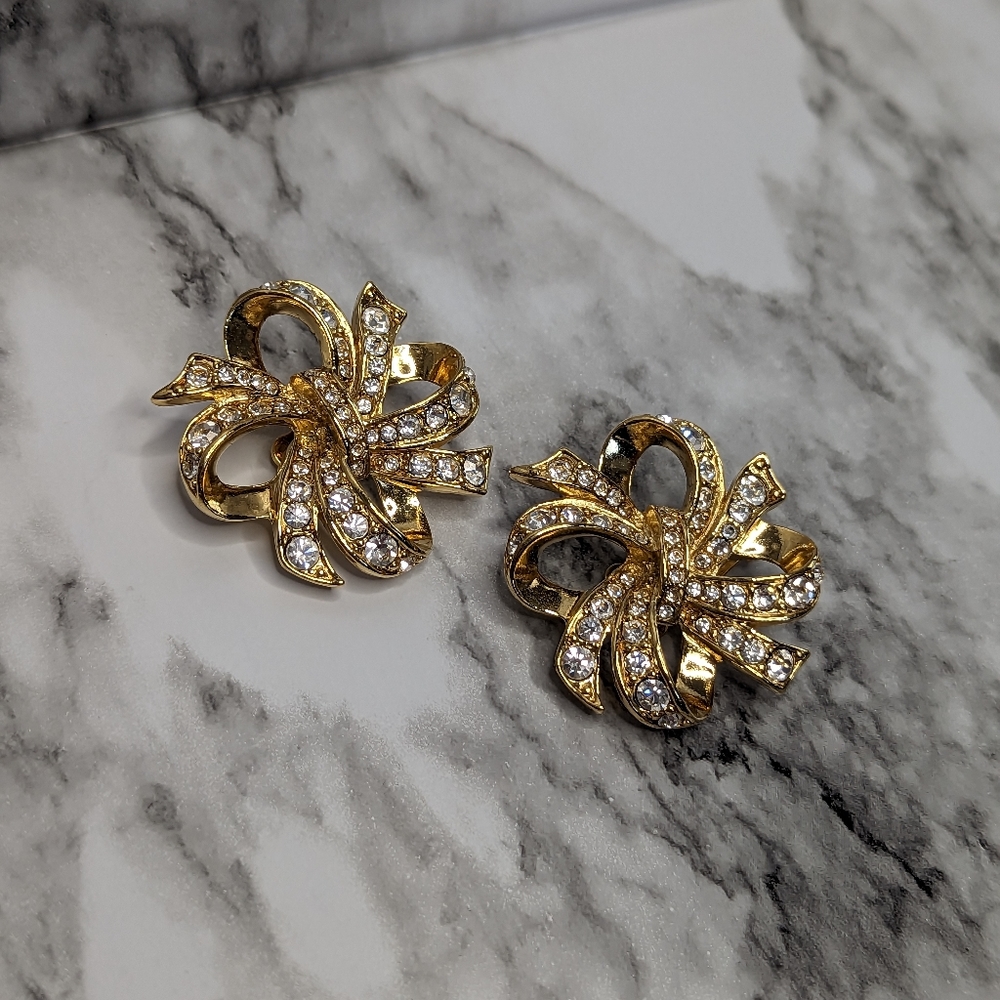 Kenneth Jay Lane for Avon Vintage Gold Tone Bow Clip-On Earrings - Picture 2 of 3